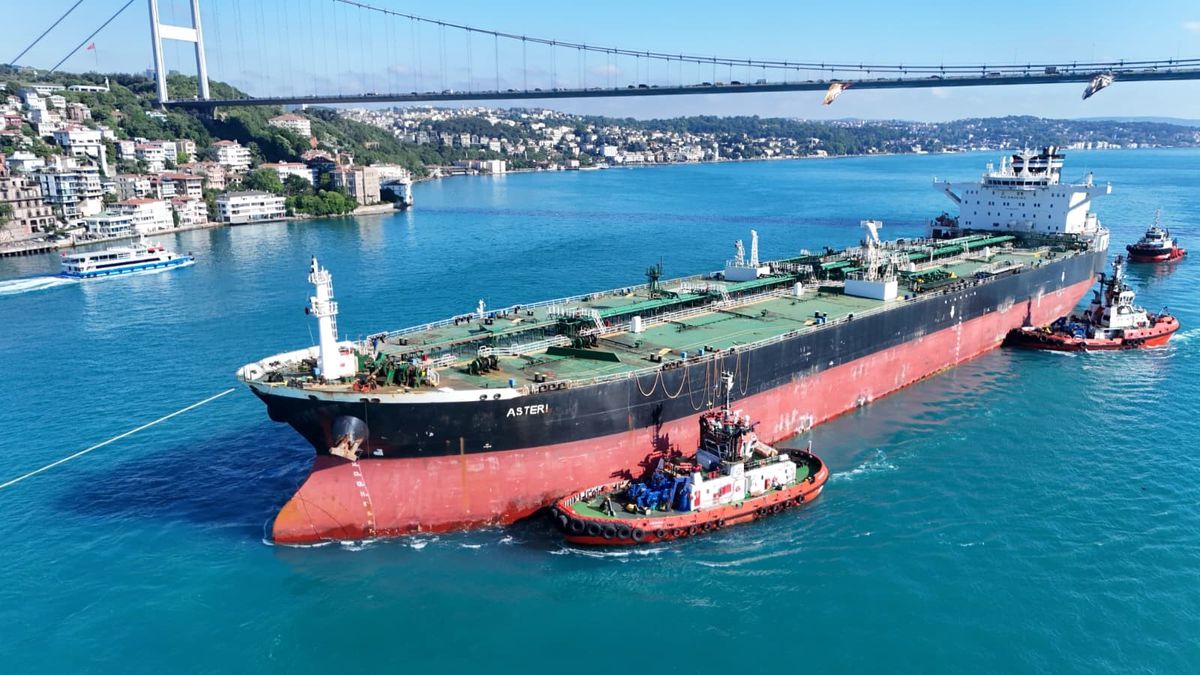 Rusya'da saldırıya uğrayan tanker İçin İstanbul Boğazı kapatıldı