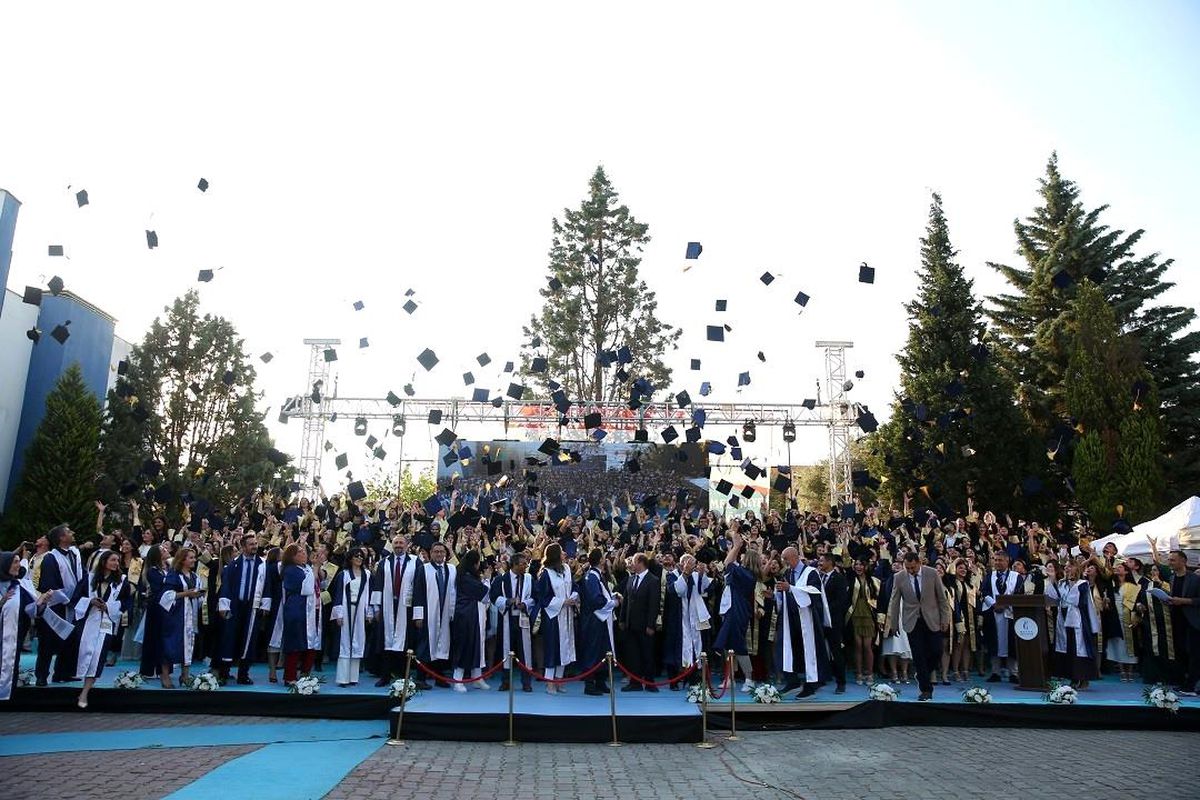 Manisa Celal Bayar Üniversitesi Sağlık MYO mezuniyet töreni