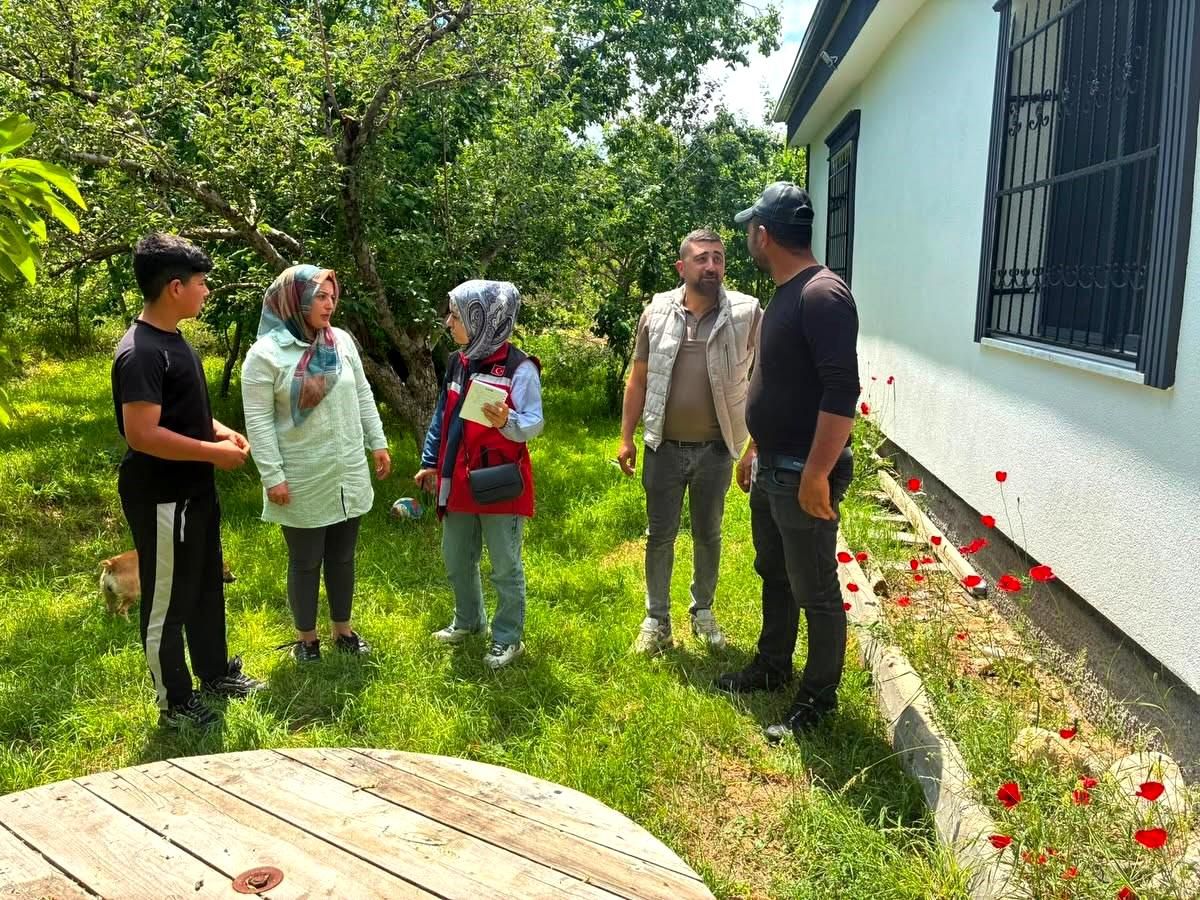 Selden etkilenen Gümüşler beldesine psikososyal destek