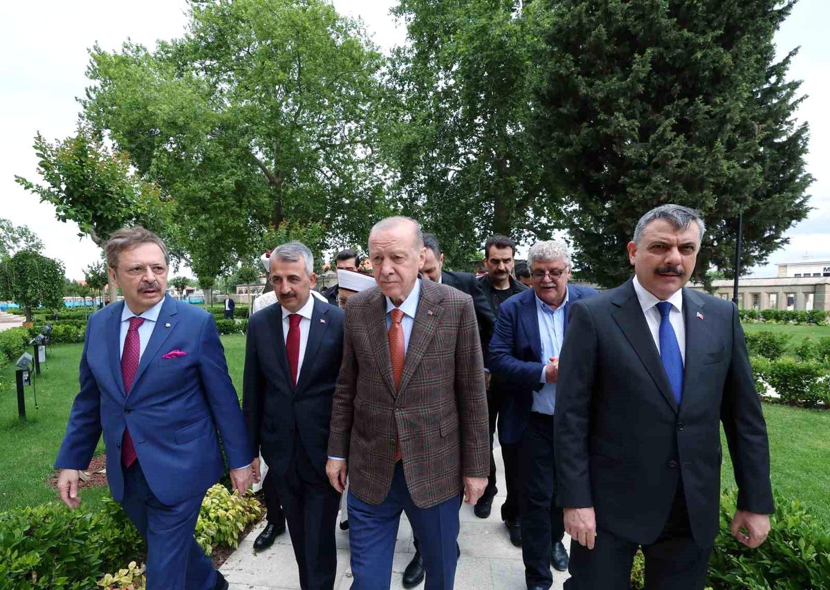 Erdoğan: Muhalefetin koltuk kavgasına vaktimiz yok