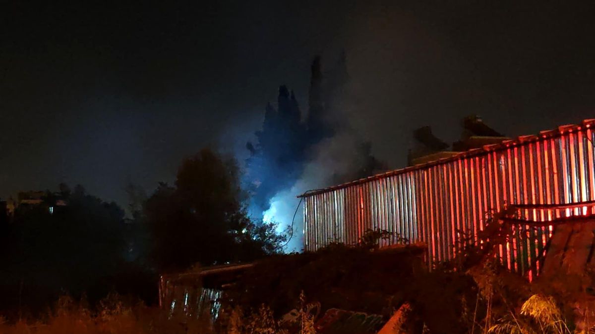 Seramik parçaları satılan iş yerinde yangın