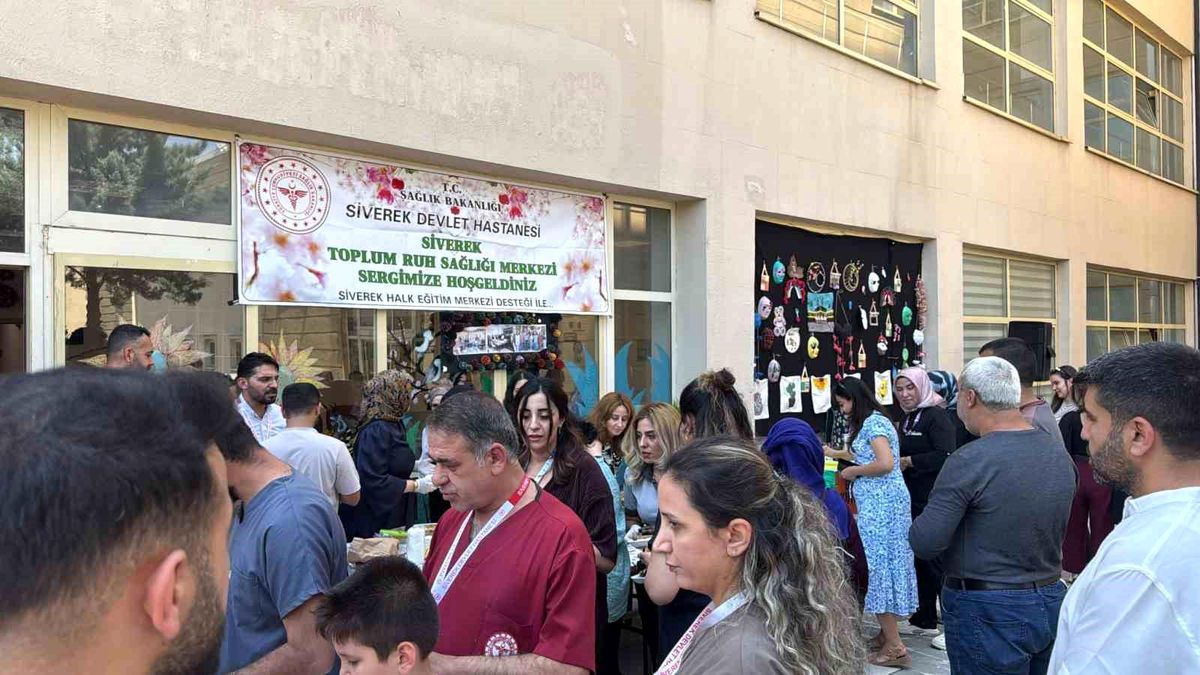 Siverek'te ruh sağlığı hastalarının el emeği ürünleri sergilendi