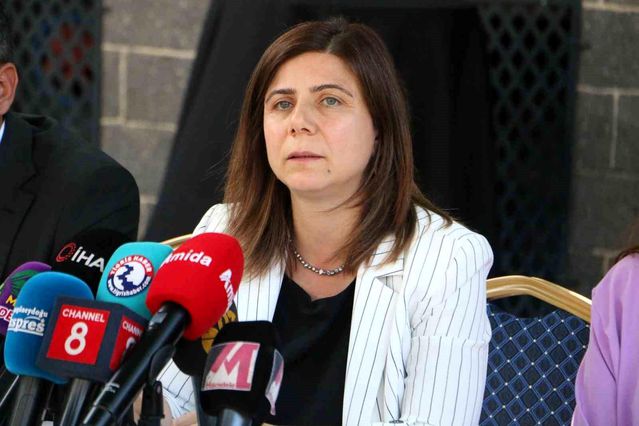Sur’da kaldırım işgallerinin önüne geçme ve yayalaştırma çalışmaları sürüyor