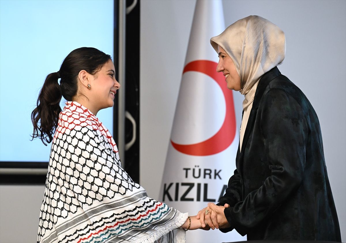 Türk Kızılay Genel Başkanı Yılmaz, Filistin Özel Ödülü sahibi Gazzeli Renad ile bir araya geldi