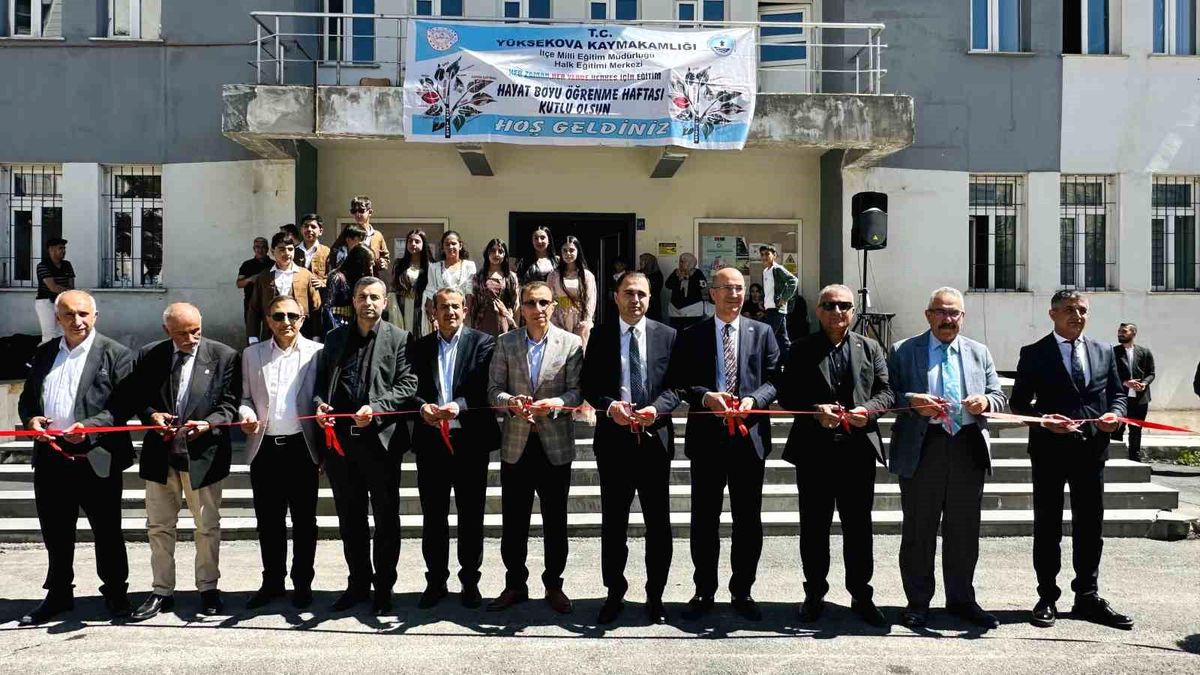 Yüksekova'da yıl sonu sergisi