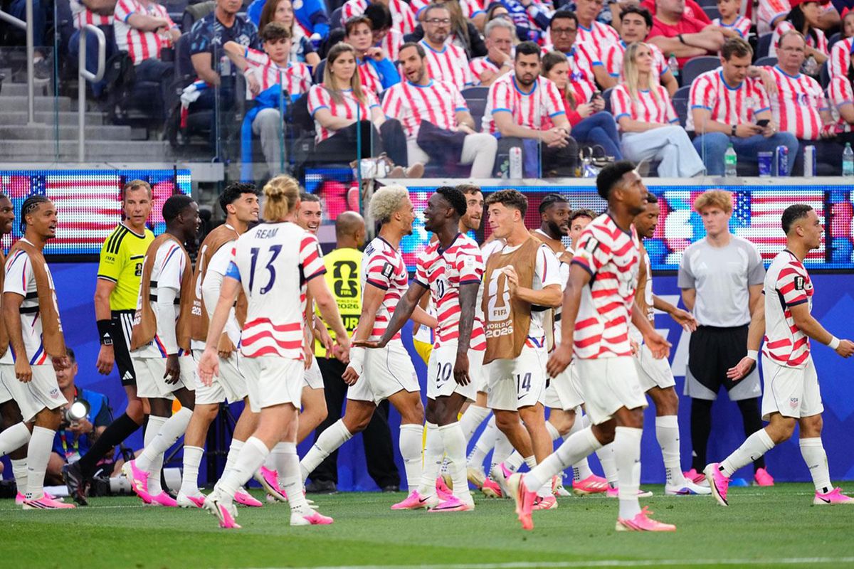 A Milli Takım'ın rakiplerinden ABD, Paraguay'a gol oldu yağdı