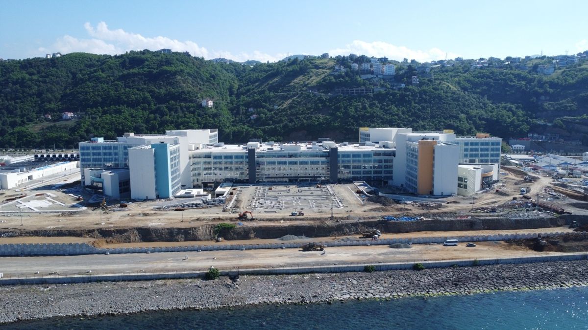 Trabzon Şehir Hastanesi inşaatından bir görünüm