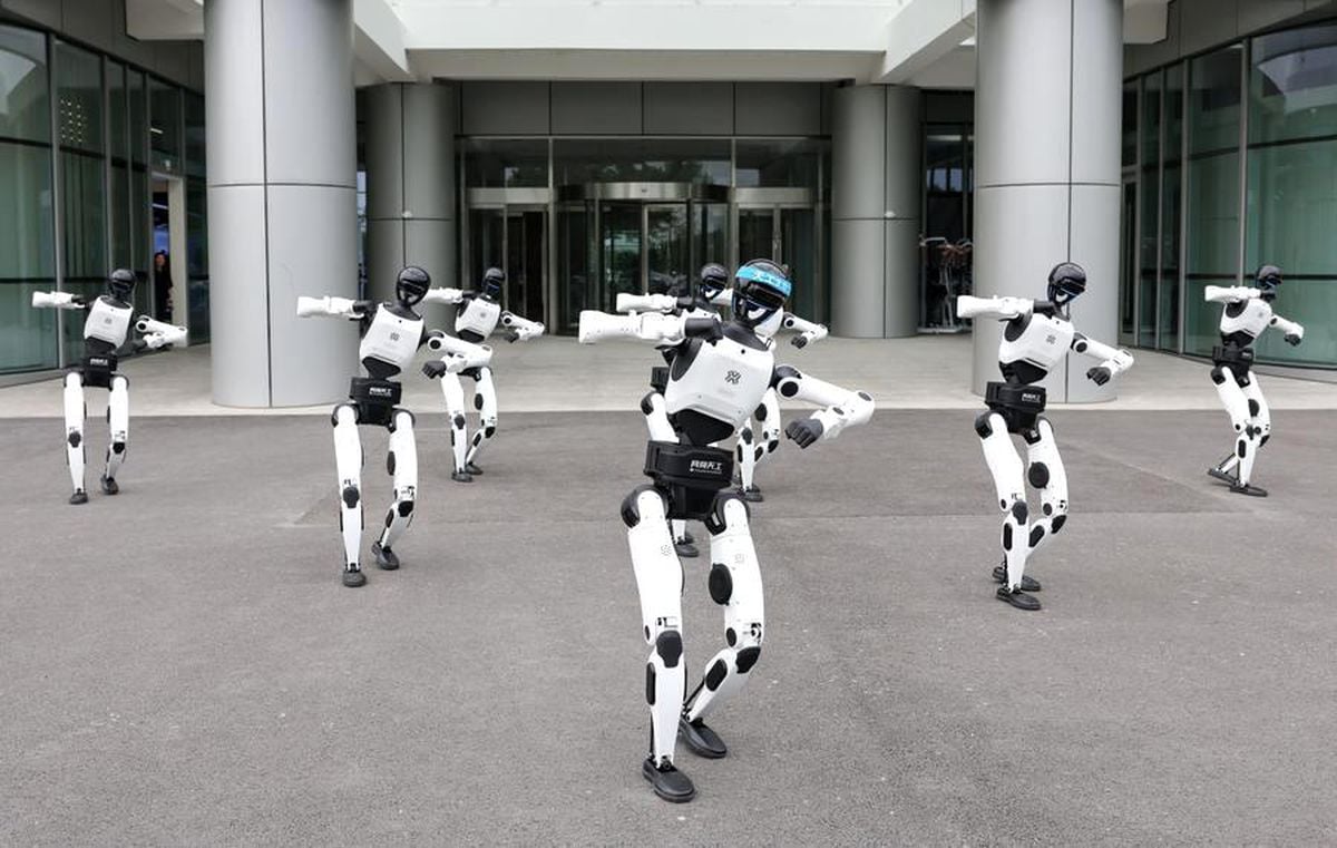 Çin'de kurulan insansı robotik inovasyon merkezinde robotların eğitimi