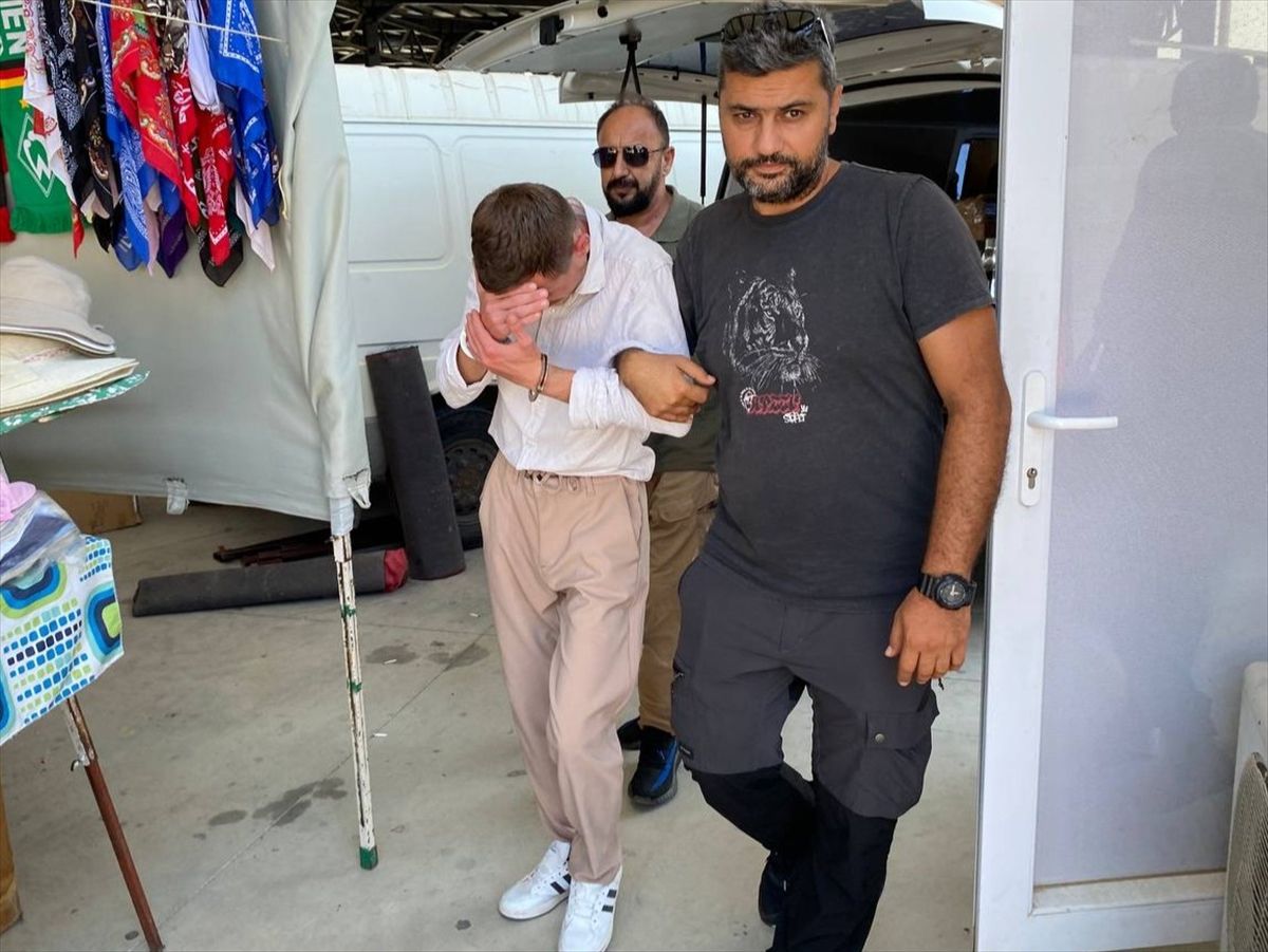 Antalya'da sahte dövizle alışveriş yapan zanlı yakalandı