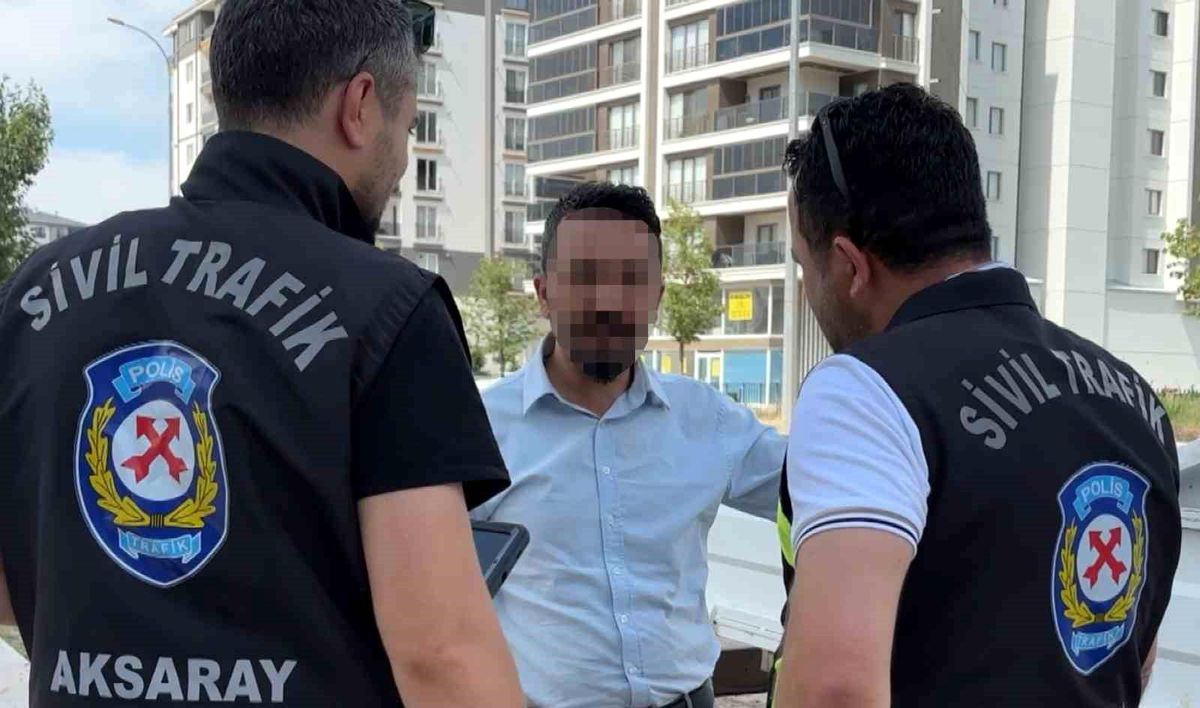 Aracına sahte plaka taktı, yakalanınca 'işimiz acildi' dedi