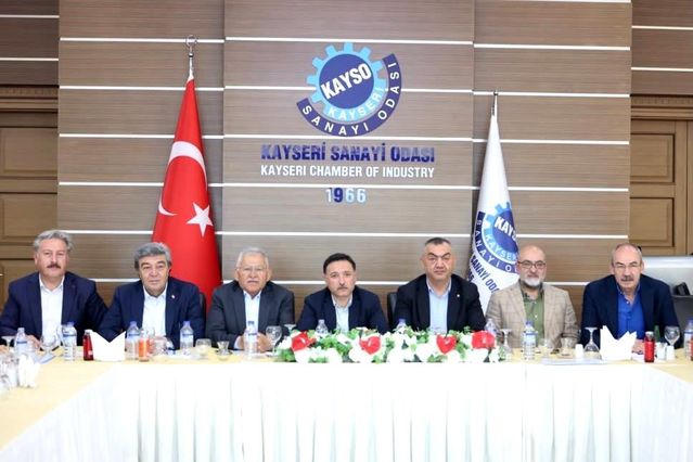 Başkan Büyükkılıç, Kayseri Sanayi Odası’nda istişare toplantısına katıldı