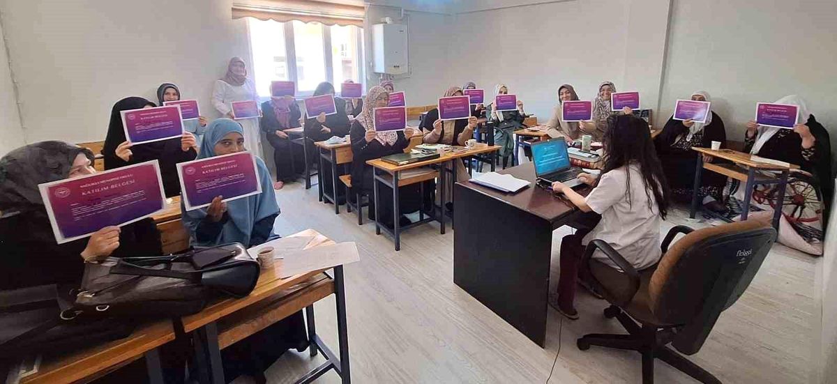 Bayburt'ta 'Menopoz Okulu' ile 120 Kadına Eğitim Verildi