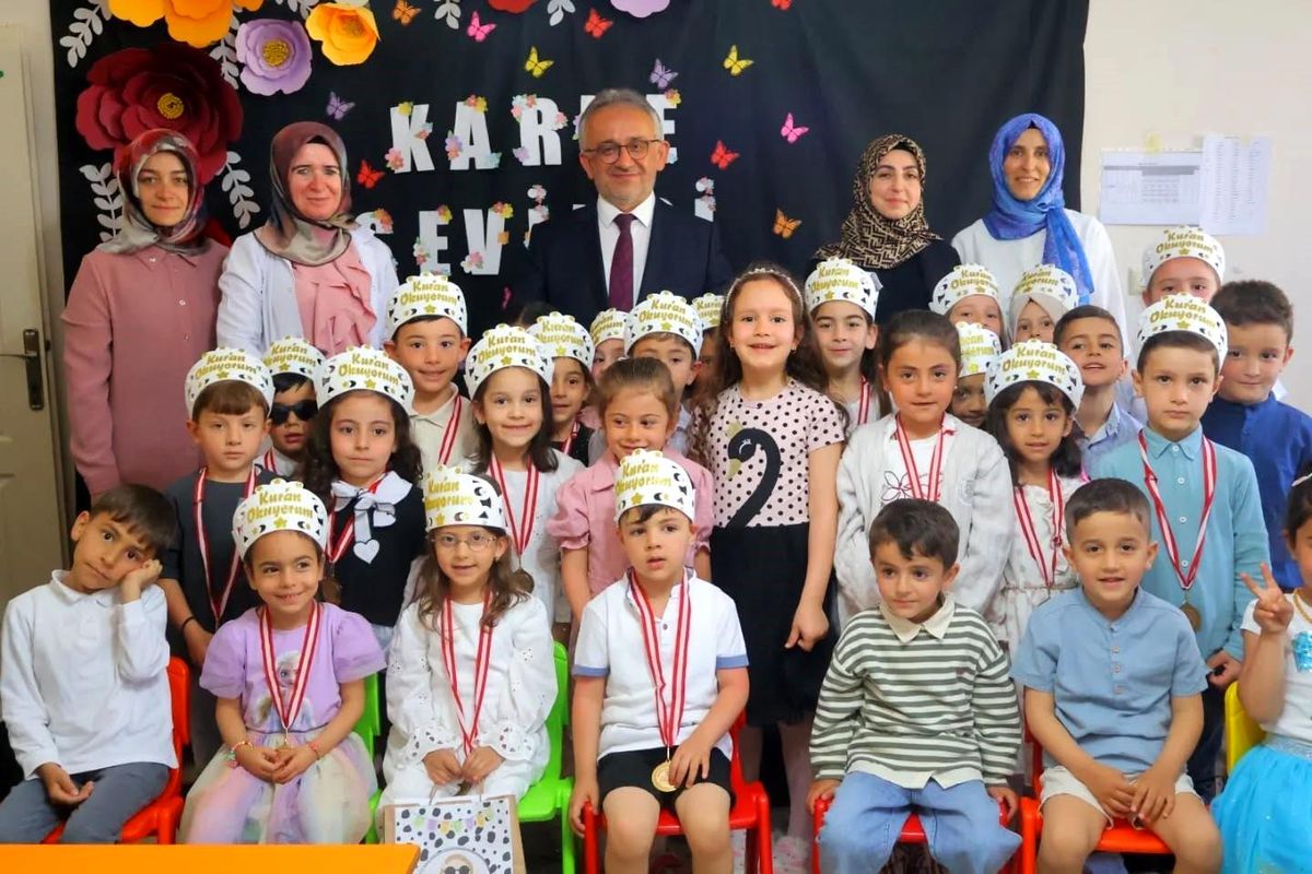 Bayburt'ta Kur'an kursu öğrencileri karne sevinci yaşadı