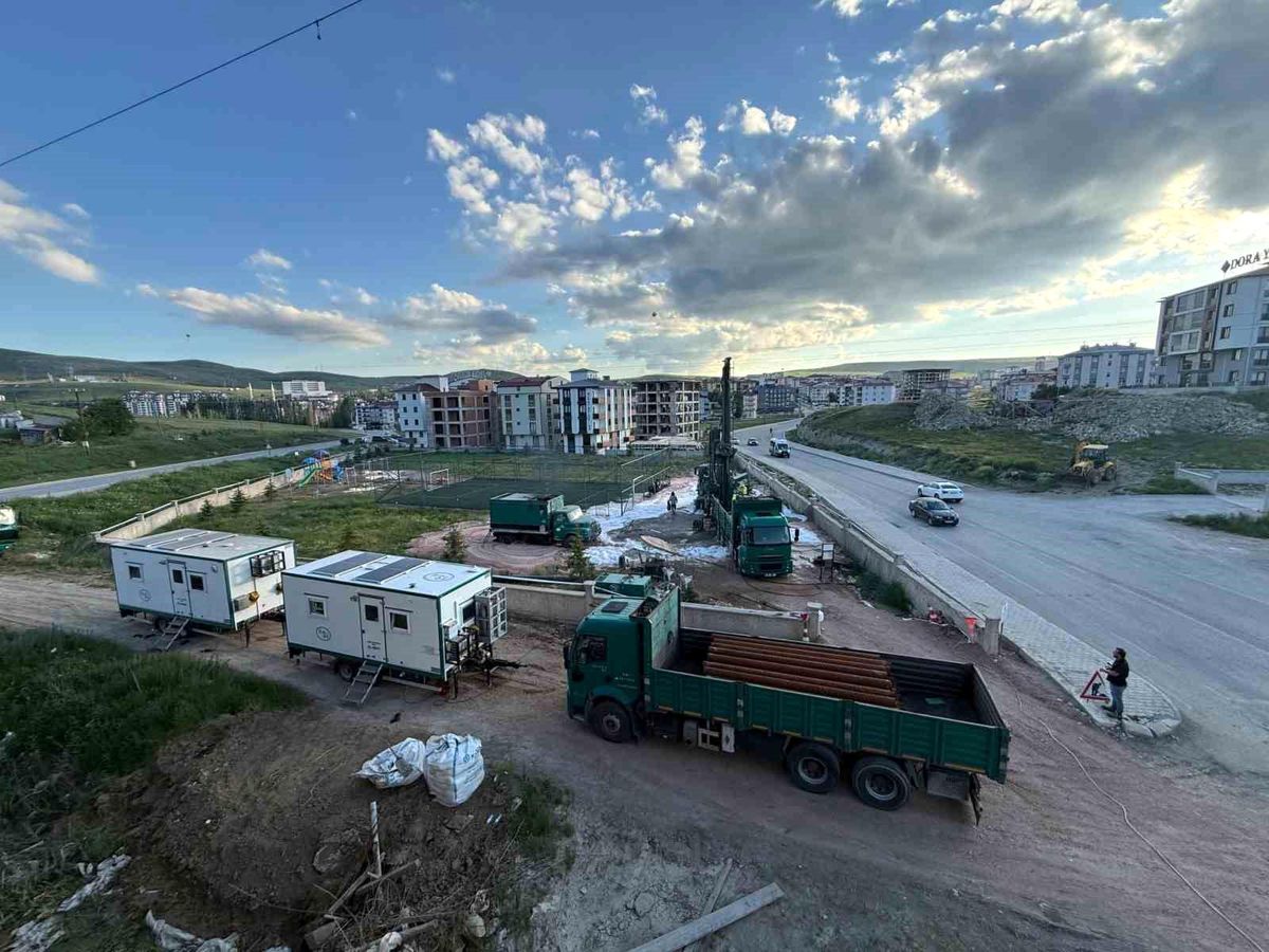 Bayburt'ta yeraltı suyu aramalarında 150 metrede suya ulaşıldı
