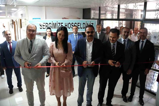 Bolvadin Halk Eğitimi Merkezinde yıl sonu sergisi açıldı