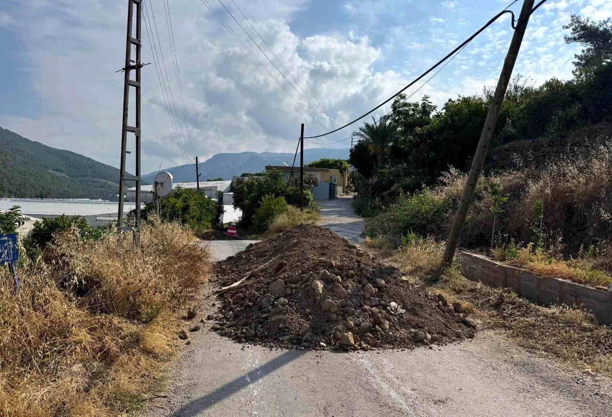 Bozyazı'da yol krizi büyüyor: Alternatif güzergah da kapatıldı