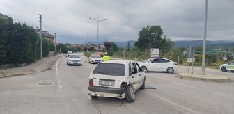 Bursa'da 2 otomobilin çarpıştığı kazada 9 kişi yaralandı
