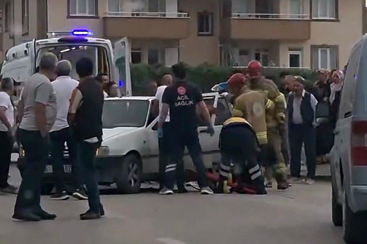 Bursa'da minibüs ile otomobil çarpıştı: 9 yaralı