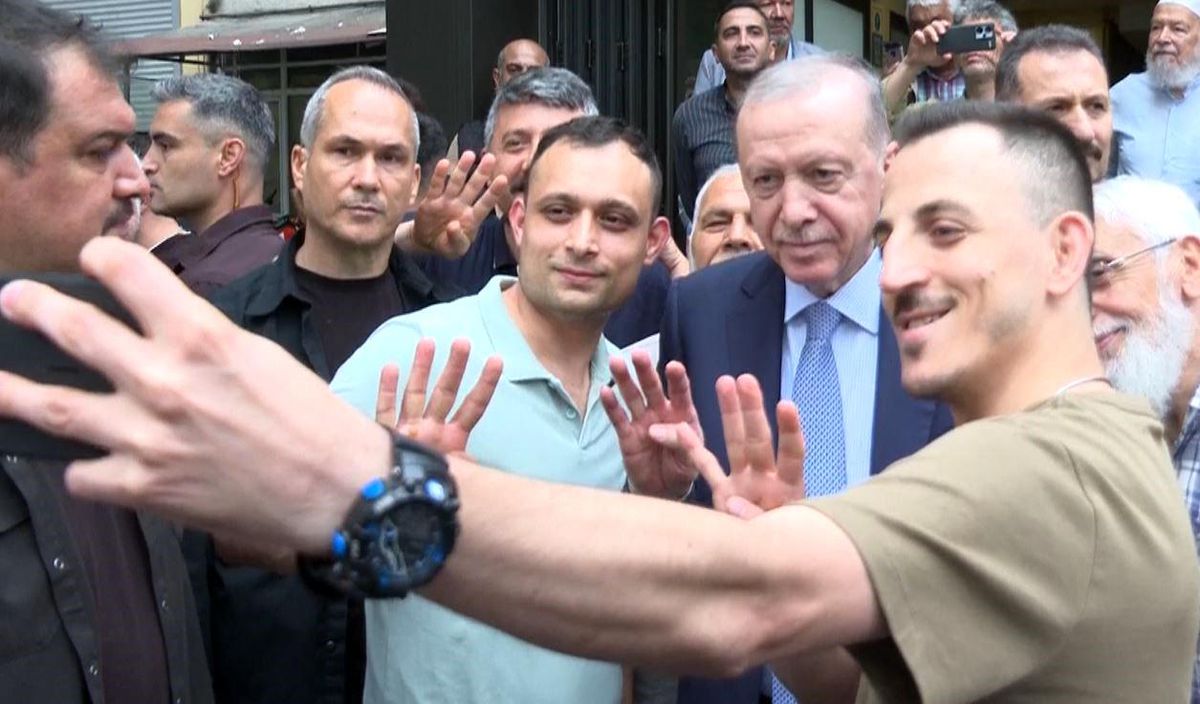 Cumhurbaşkanı Erdoğan Erzurum Vakfı Lokali'nde vatandaşlarla buluştu