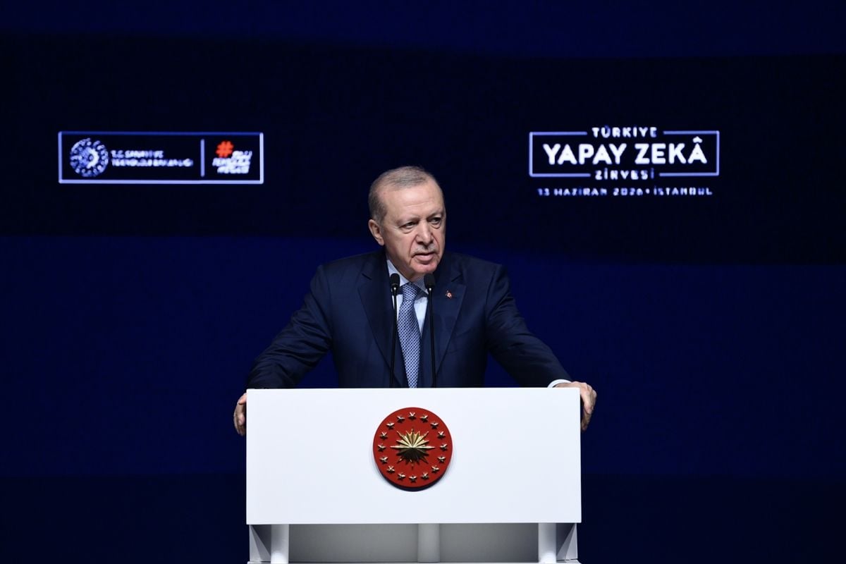 Cumhurbaşkanı Recep Tayyip Erdoğan, Türkiye Yapay Zeka Zirvesi'nde konuşma yaparken