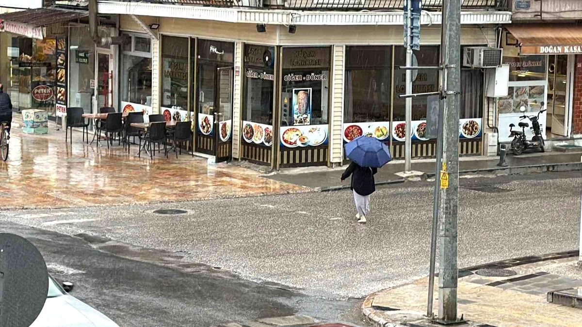 Düzce'de bunaltan sıcakların ardından yağan yağmur serinletti
