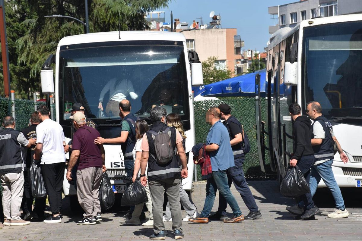 Ege Üniversitesi'ndeki yolsuzluk operasyonunda, eski başhekim ve dekan tutuklandı