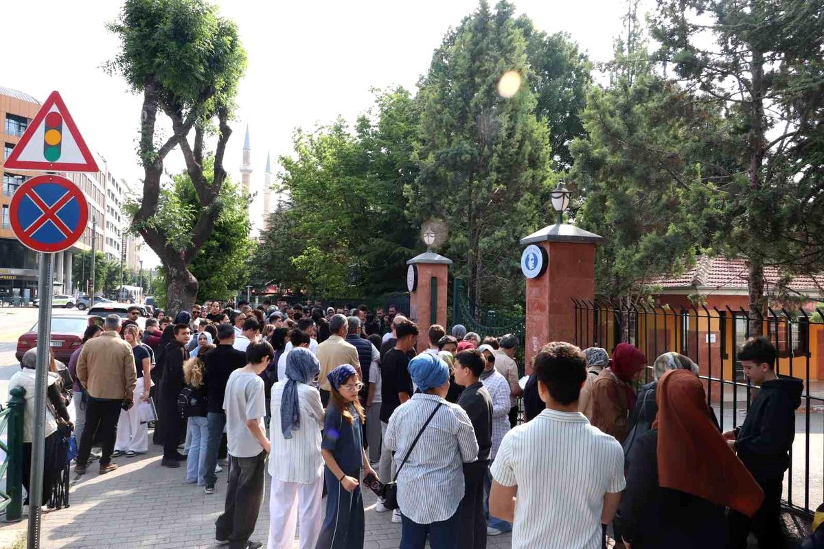 Eskişehir'de LGS heyecanı sabahın erken saatlerinde başladı