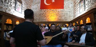 Farklı meslek gruplarından oluşan koro ilk konserine hazırlanıyor