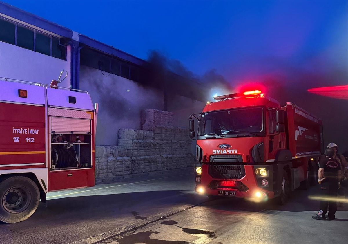 Kahramanmaraş'ta tekstil fabrikasında yangın çıktı