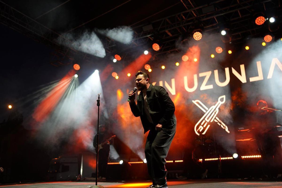 Kars'ta Karadenizli sanatçı Ekin Uzunlar rüzgarı esti