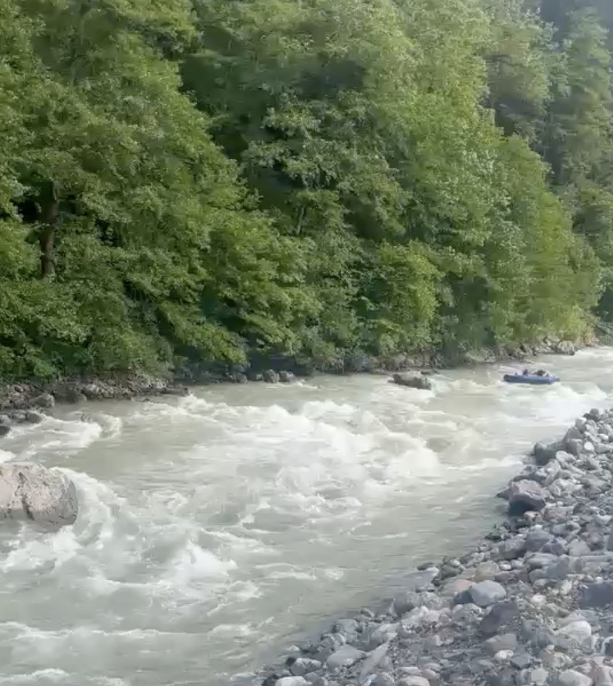 Kayıp gencin cansız bedenini dereden çıkaran AFAD ekibinin botu akıntıya kapıldı; 1 personel öldü, 3 personel kurtarıldı