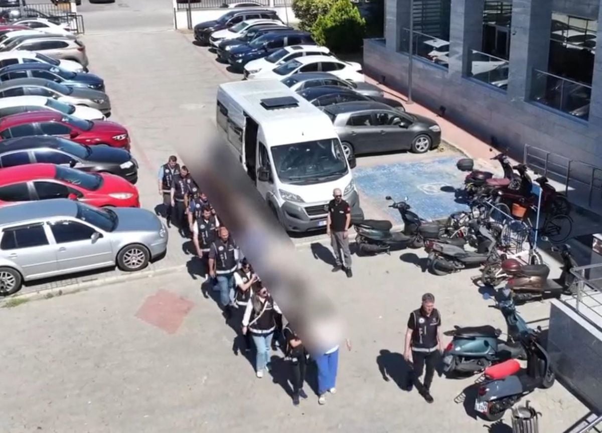 Sahte engelli raporu operasyonunda tutuklanan şüpheliler adliyeye sevk ediliyor.