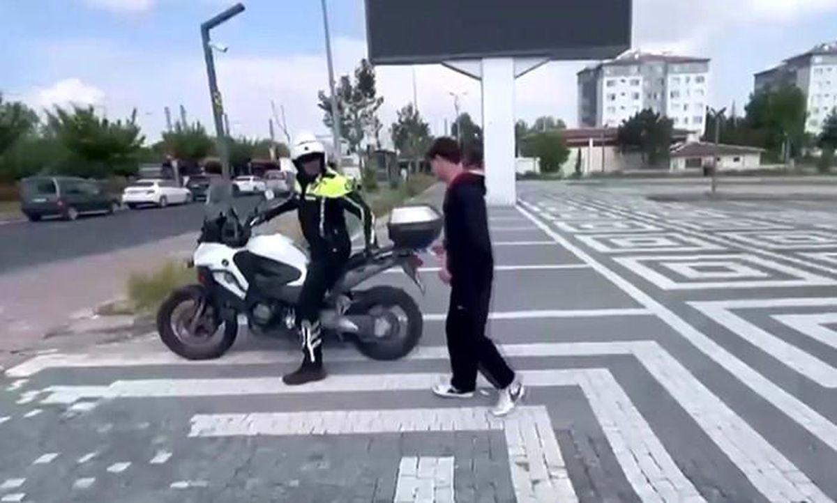LGS sınavına geç kalan öğrencilerin imdadına polis ekipleri yetişti