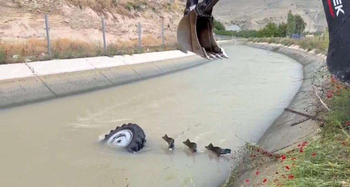 Malatya'da traktör kanala uçtu, sürücü son anda kurtuldu