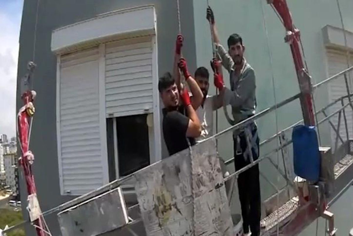Mersin'de iskelede mahsur kalan 3 işçi kurtarıldı