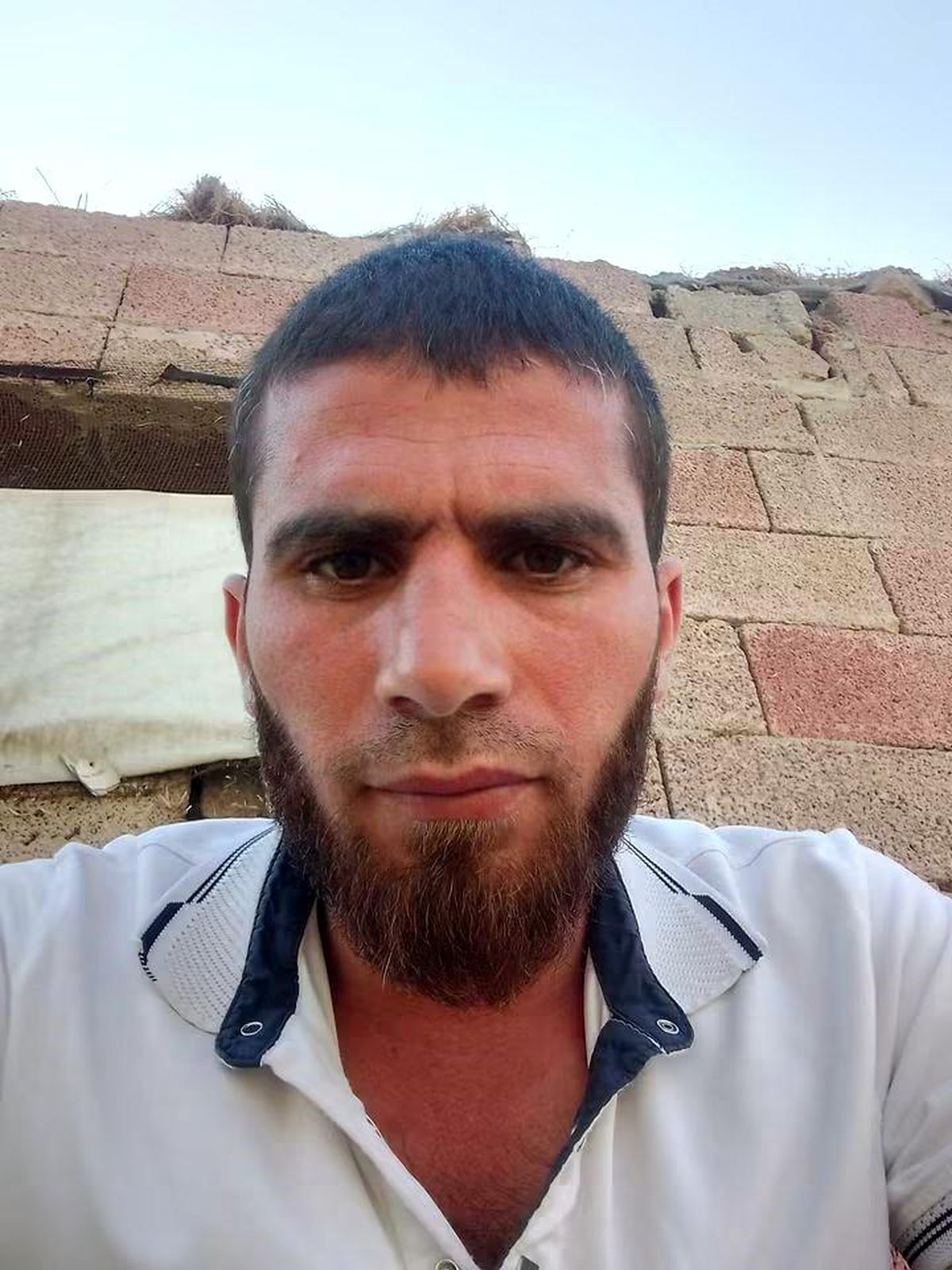 Muş'ta kaybolan çobanın bulunmasının ardından çekilmiş bir fotoğraf.