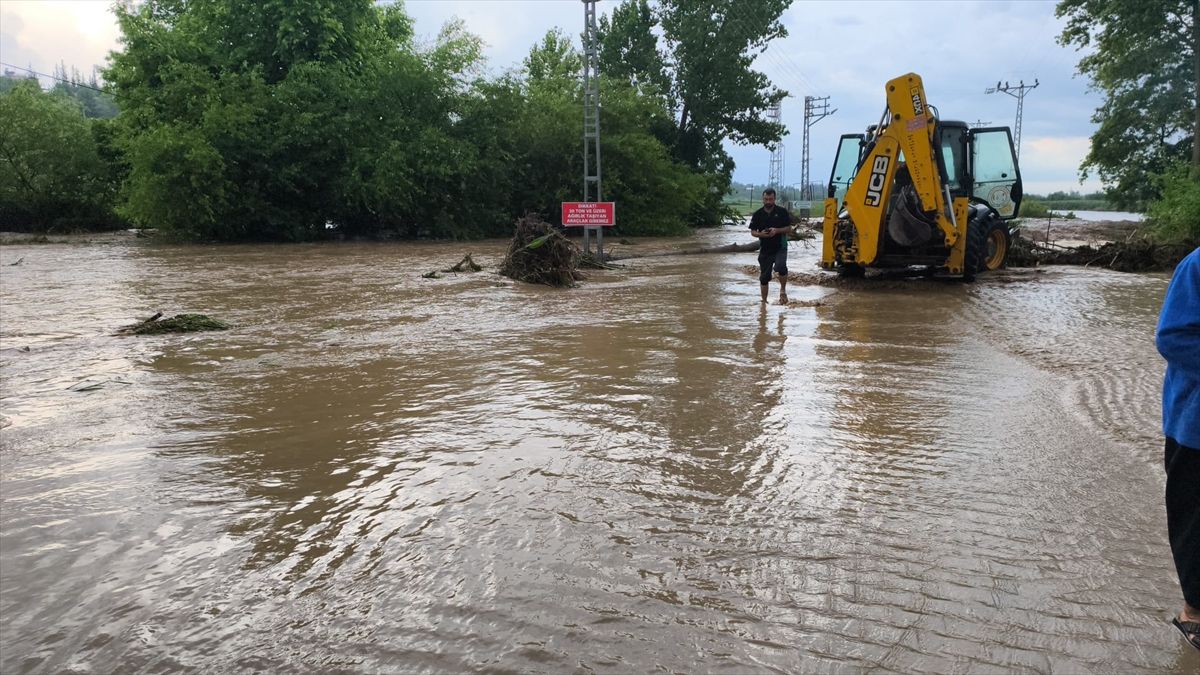 Osmaniye'de sağanak hayatı olumsuz etkiledi