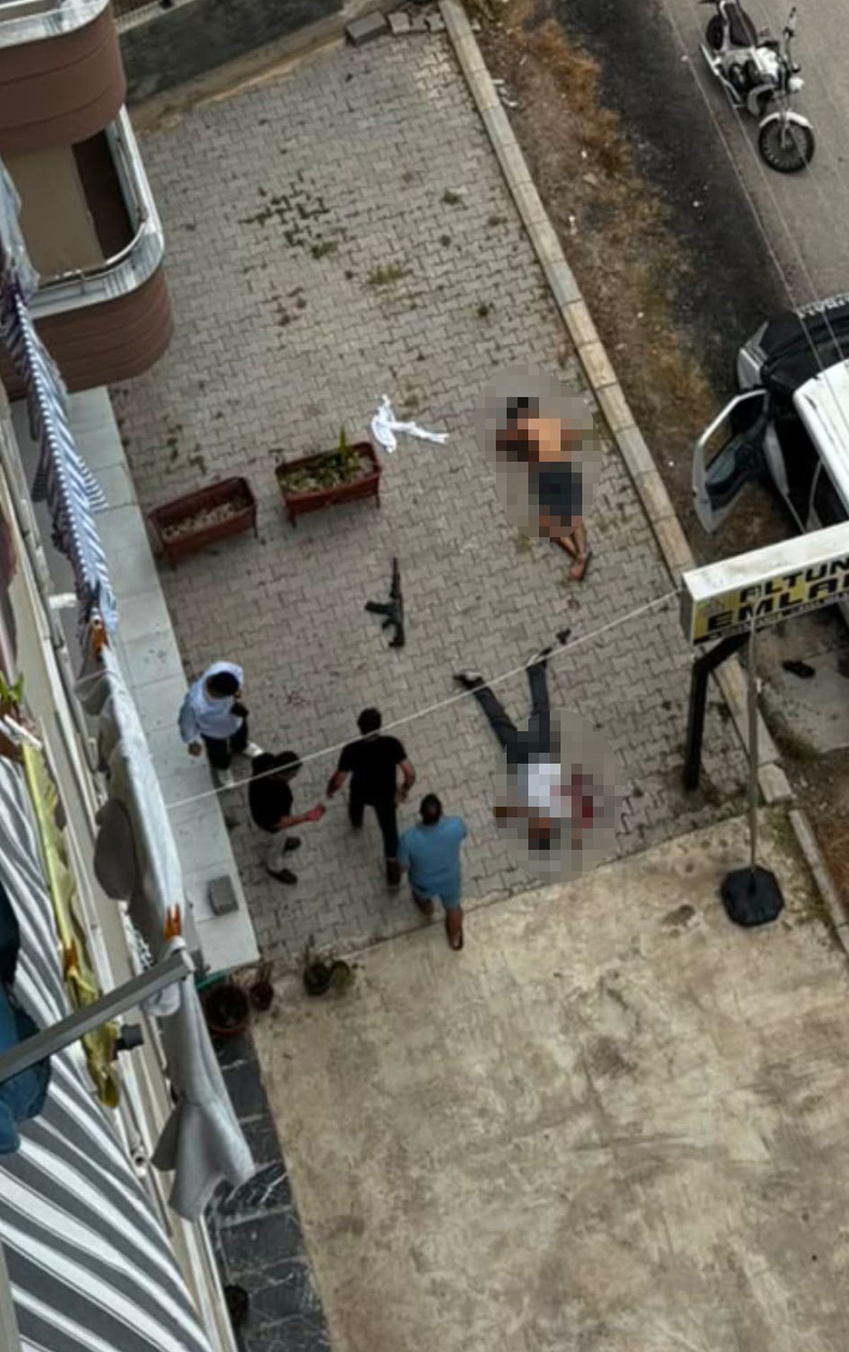 Osmaniye'de yaşanan silahlı kavgaya ilişkin adli makamların inceleme yaptığı alan.