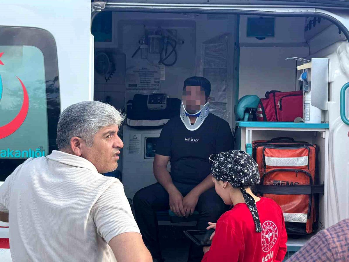 Patnos'ta kaza yapan sürücü aracını bırakıp kaçtı