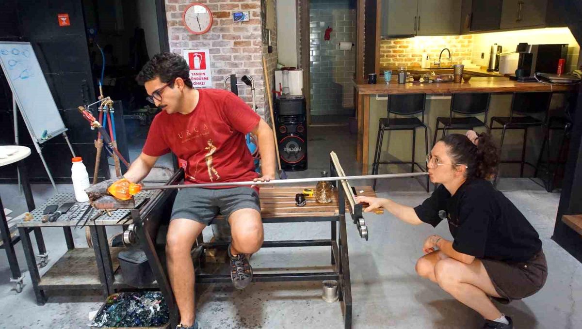 Roma yöntemiyle bin 190 derecelik cam sanatı