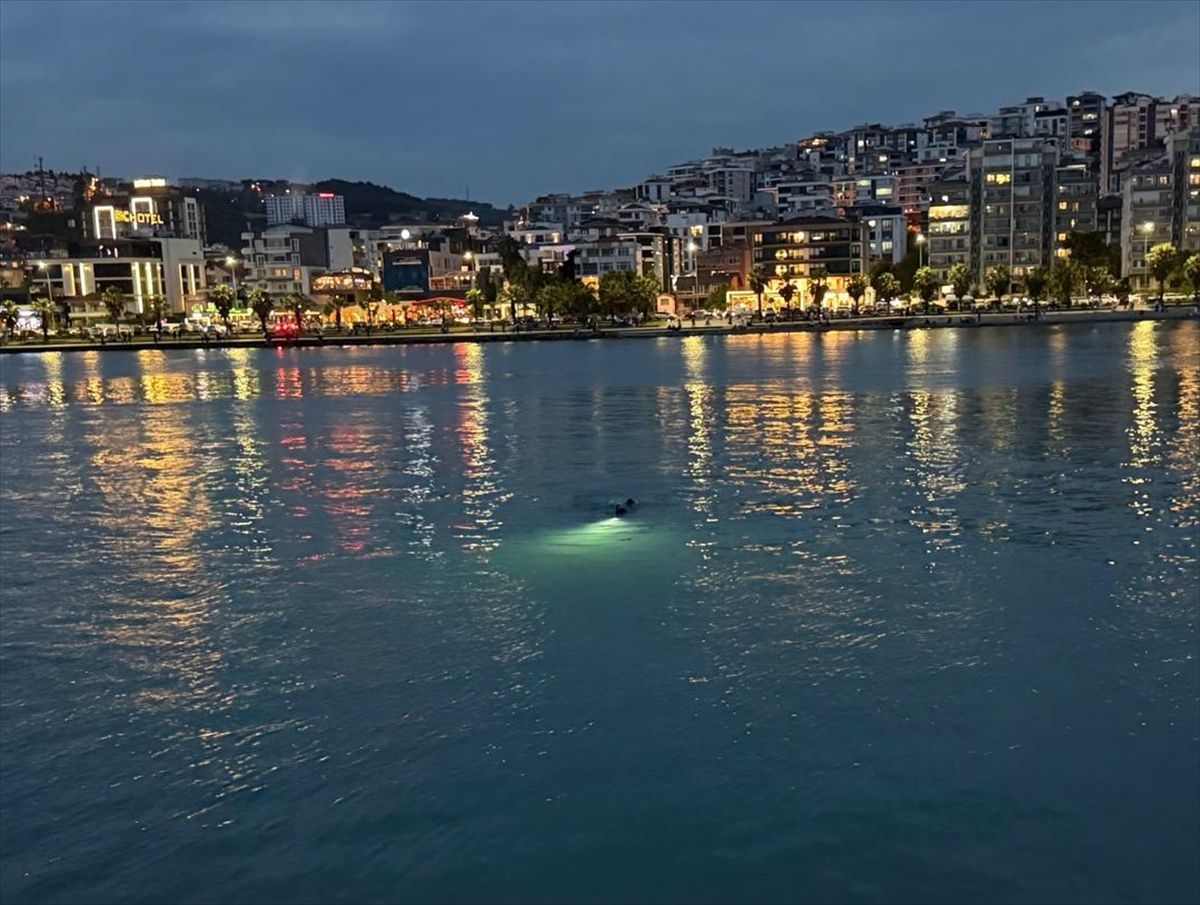 Samsun'un Atakum ilçesinde denizde boğulma ihbarı yapılan profesyonel yüzücü ekipler tarafından sahilde bulundu.