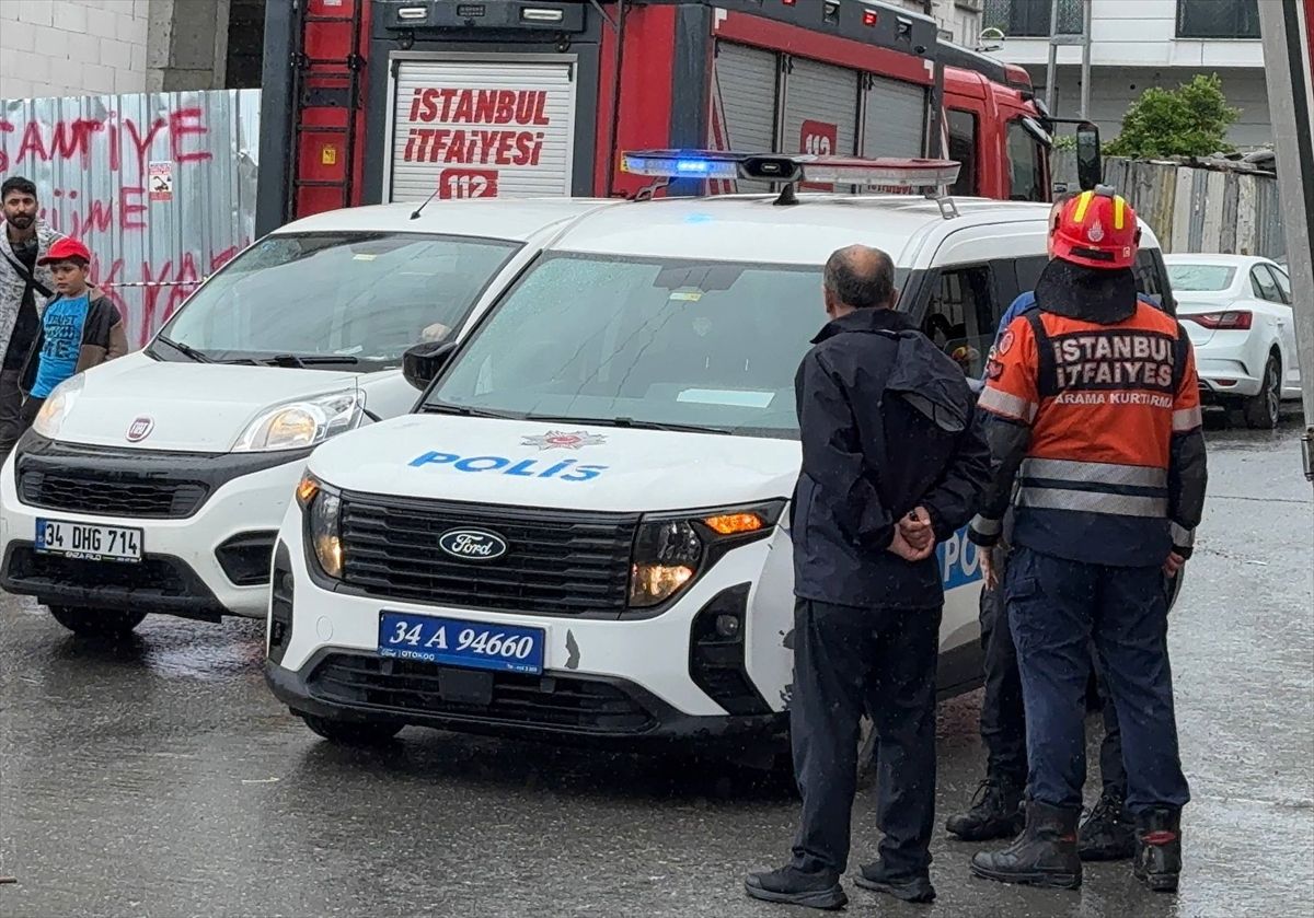 Sancaktepe'de inşaat alanında kısmi toprak kayması meydana geldi