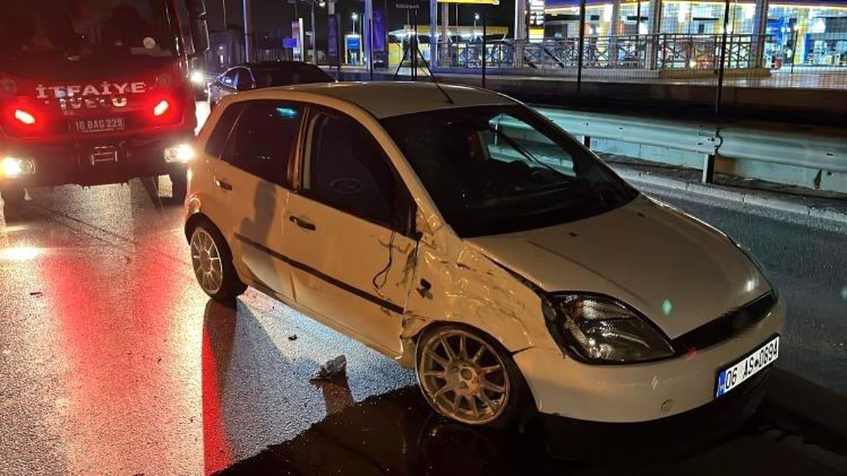 Bursa'da alkollü sürücünün neden olduğu kazada takla atan araç.