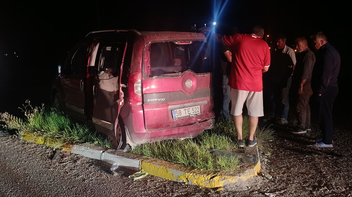 Sivas Şarkışla'da trafik kazası sonrası olay yeri