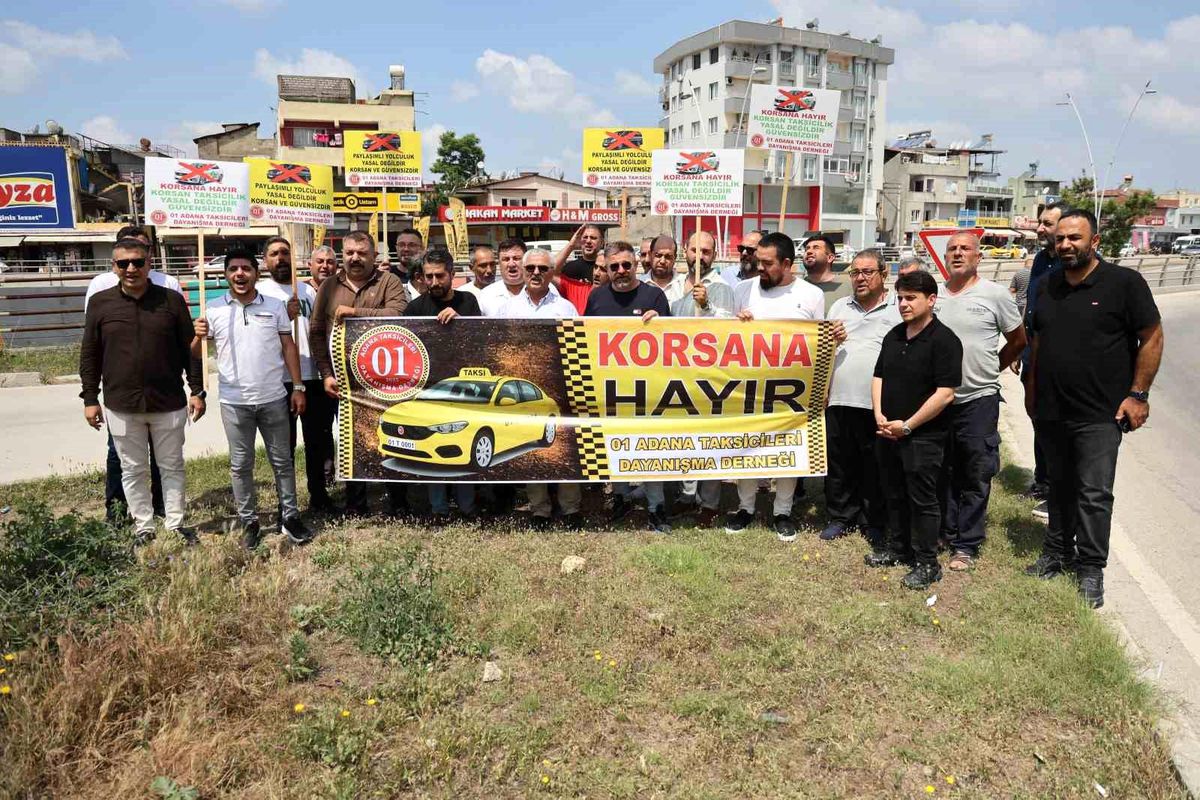 Adana'da taksiciler korsan taşımacılığa karşı konvoy düzenliyor.