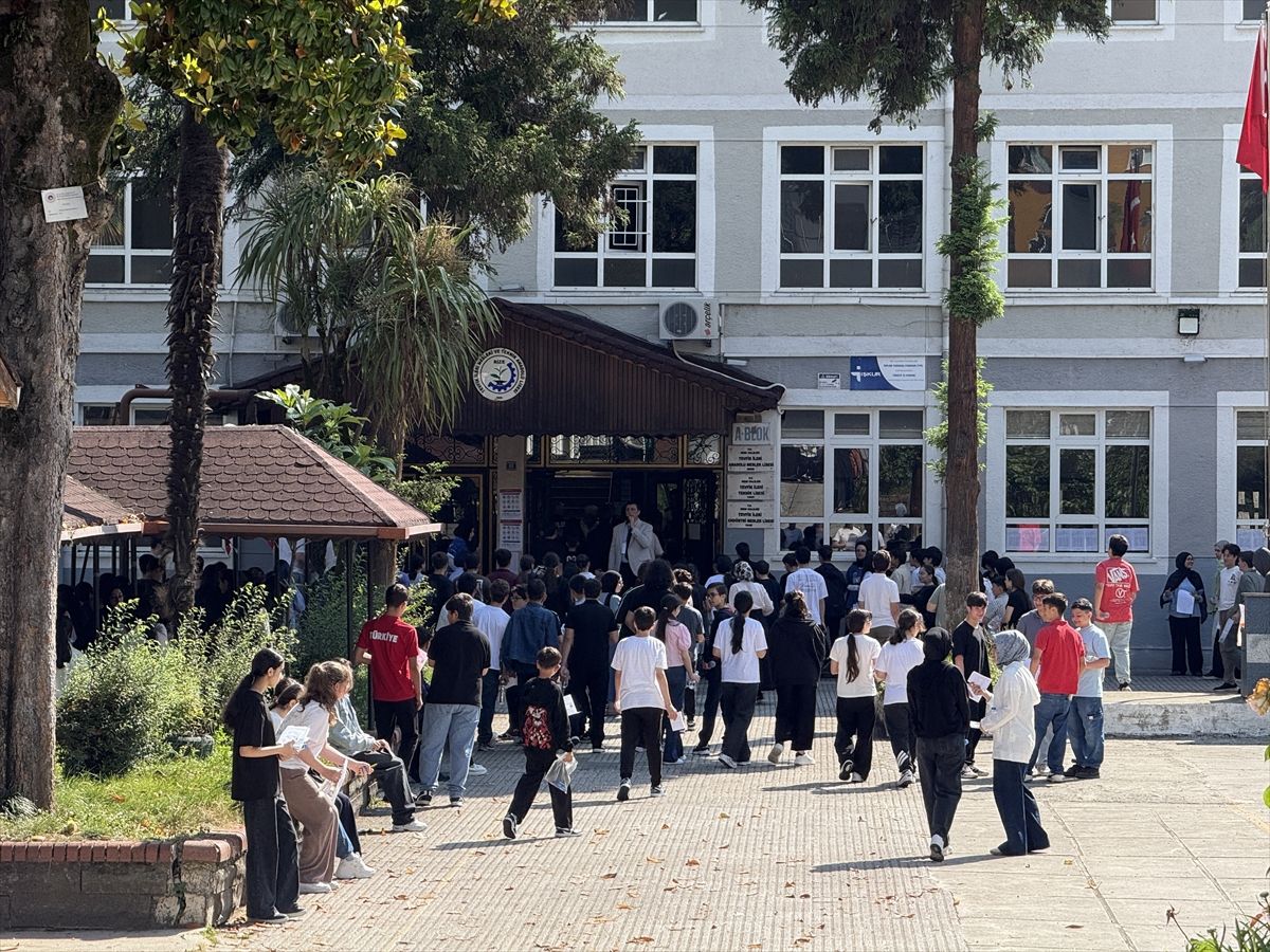 Trabzon ve çevre illerde LGS kapsamındaki merkezi sınava 24 bin 875 öğrenci katıldı