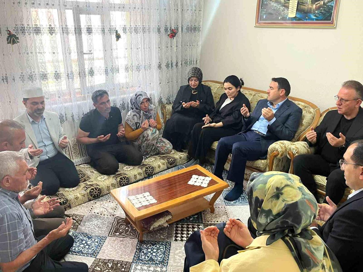 Vali Işın'dan Muhammet Çakıcı'nın ailesine taziye ziyareti