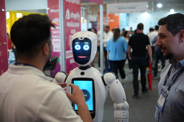 WORLDEF İstanbul 2026'da "E-ticaretin geleceği" masaya yatırıldı 13 worldef istanbul 2026da e tica 19945488 8473 1 m