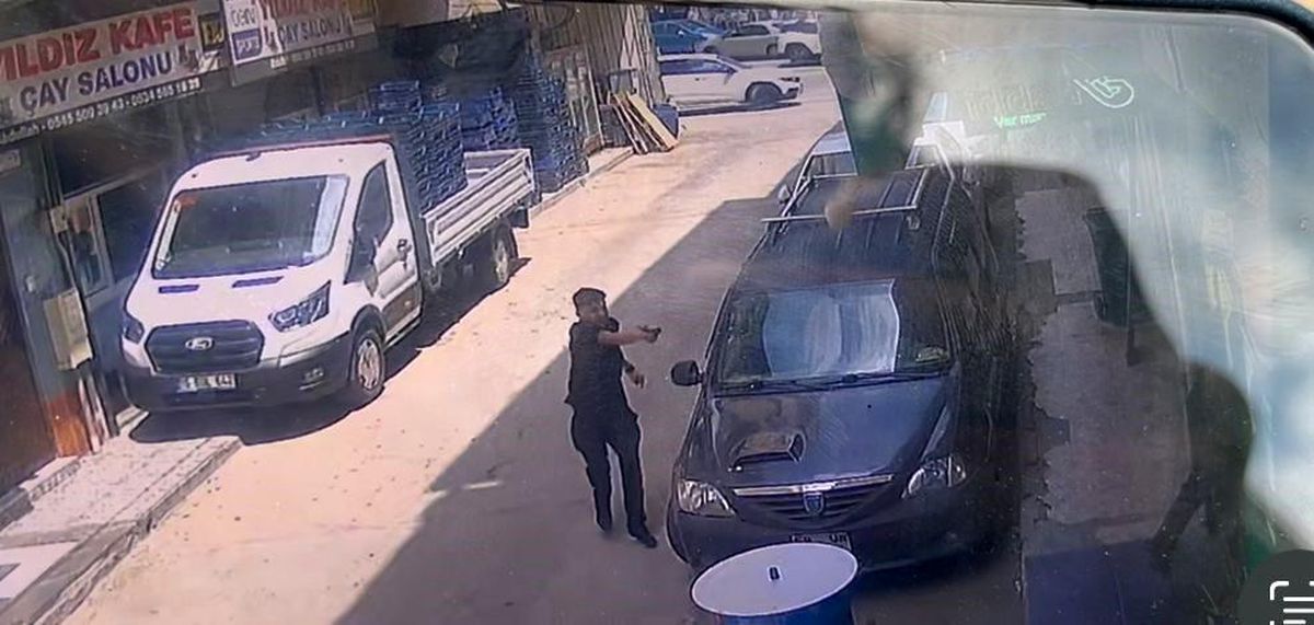 Bursa'da 'Yan Bakma' Nedeniyle Çıkan Kavga Silahlı Saldırıya Dönüştü, İki Kişi Yaralandı
