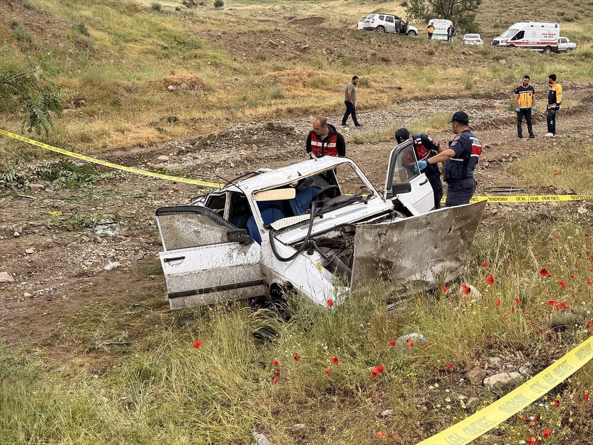 Yozgat'ta köprüden düşen otomobildeki 2 çocuk hayatını kaybetti, 3 kişi yaralandı